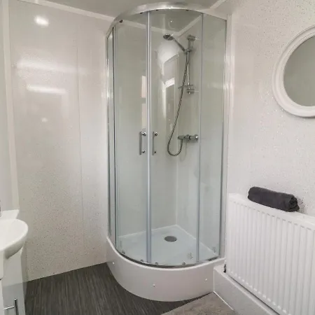 Flat 2 *