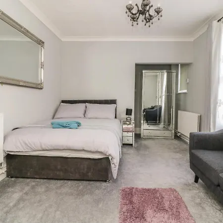 Flat 2 Lejlighed